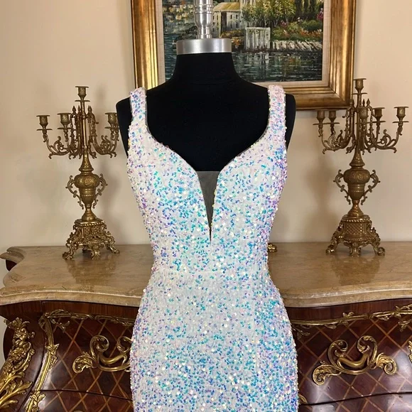 Women,formal all over sequins fitted special Occasion Evening dress - Picture 3 of 6